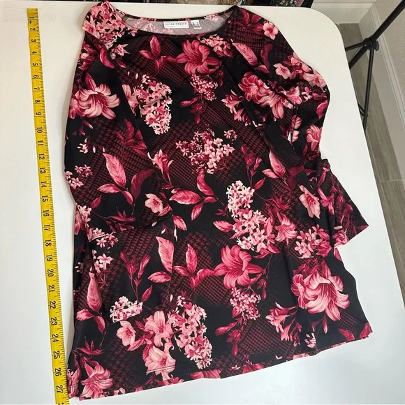 Susan Graver Medium Floral Liquid Knot Top Slit Detail Sleeve - Picture 5 of 6